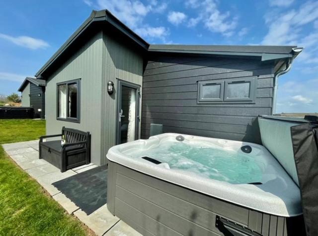 Penally *Luxury Holiday Home With Hot Tub Close To Beach* מראה חיצוני תמונה