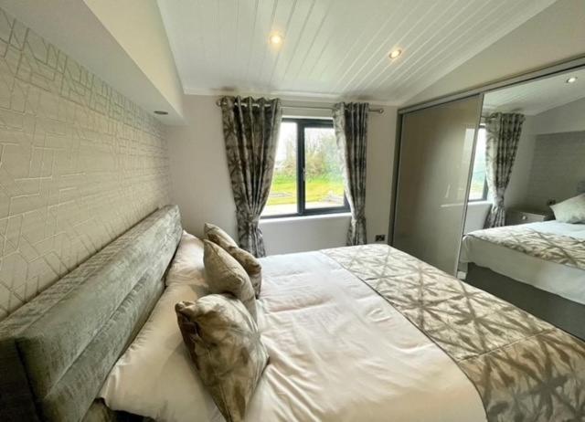 Penally *Luxury Holiday Home With Hot Tub Close To Beach* מראה חיצוני תמונה
